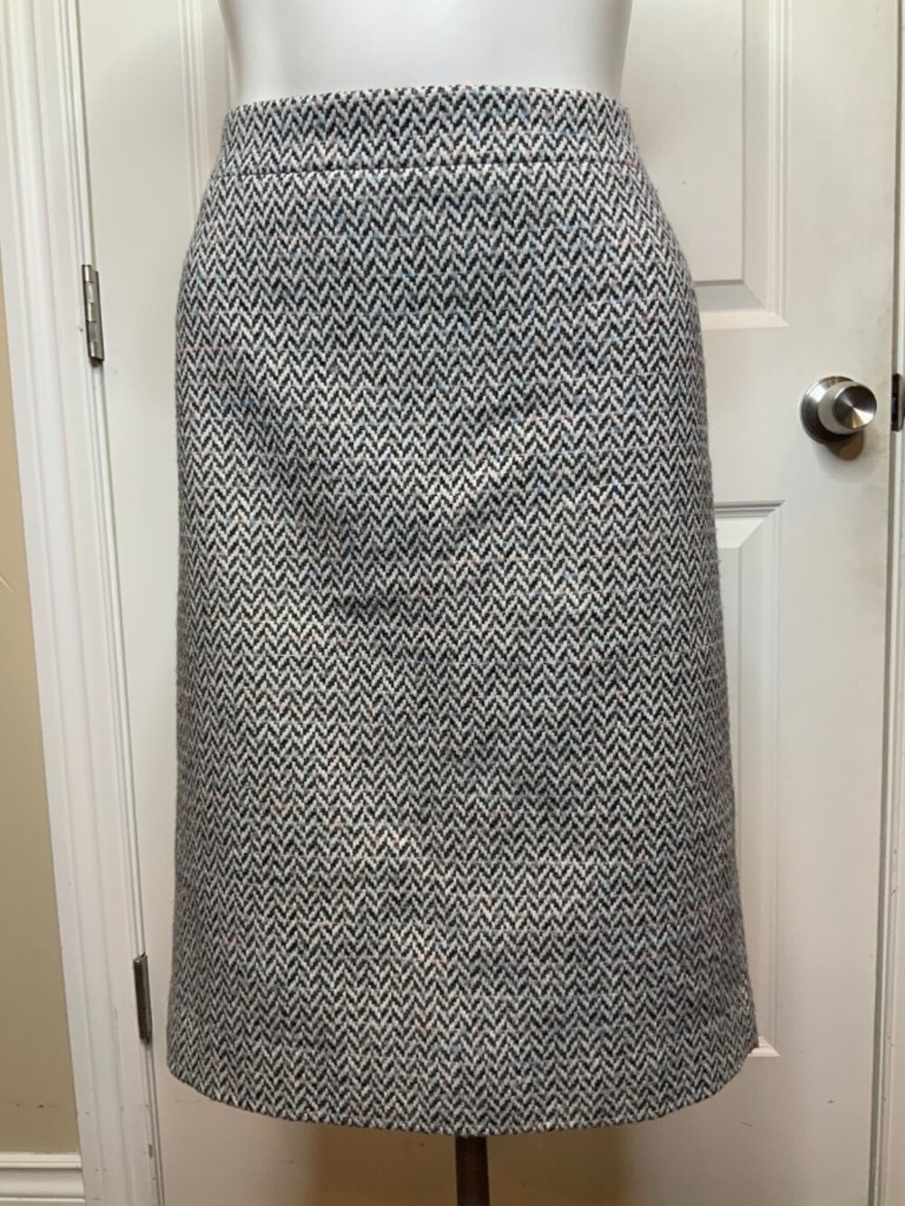 J. Crew White Gray Pastel Wool Tweed Herringbone Pencil Skirt, Size 8